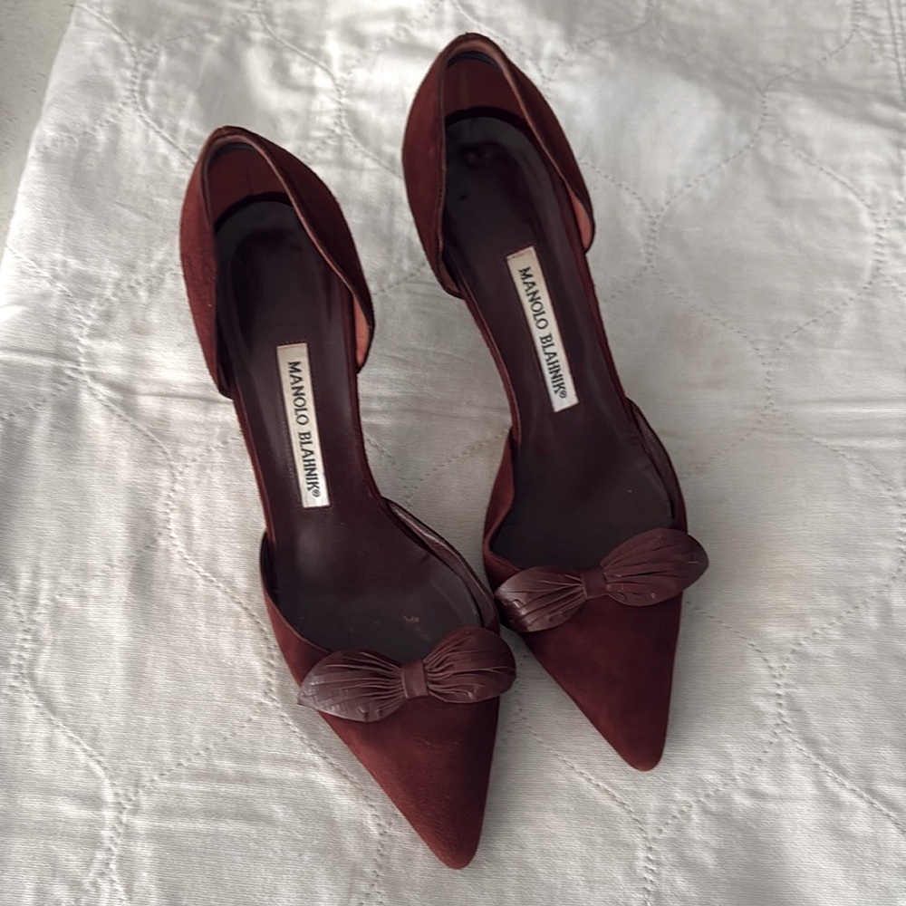 SOLD Manolo Blahnik Suede Burgundy Pointed Toe Heels with Bow Detail Size 37